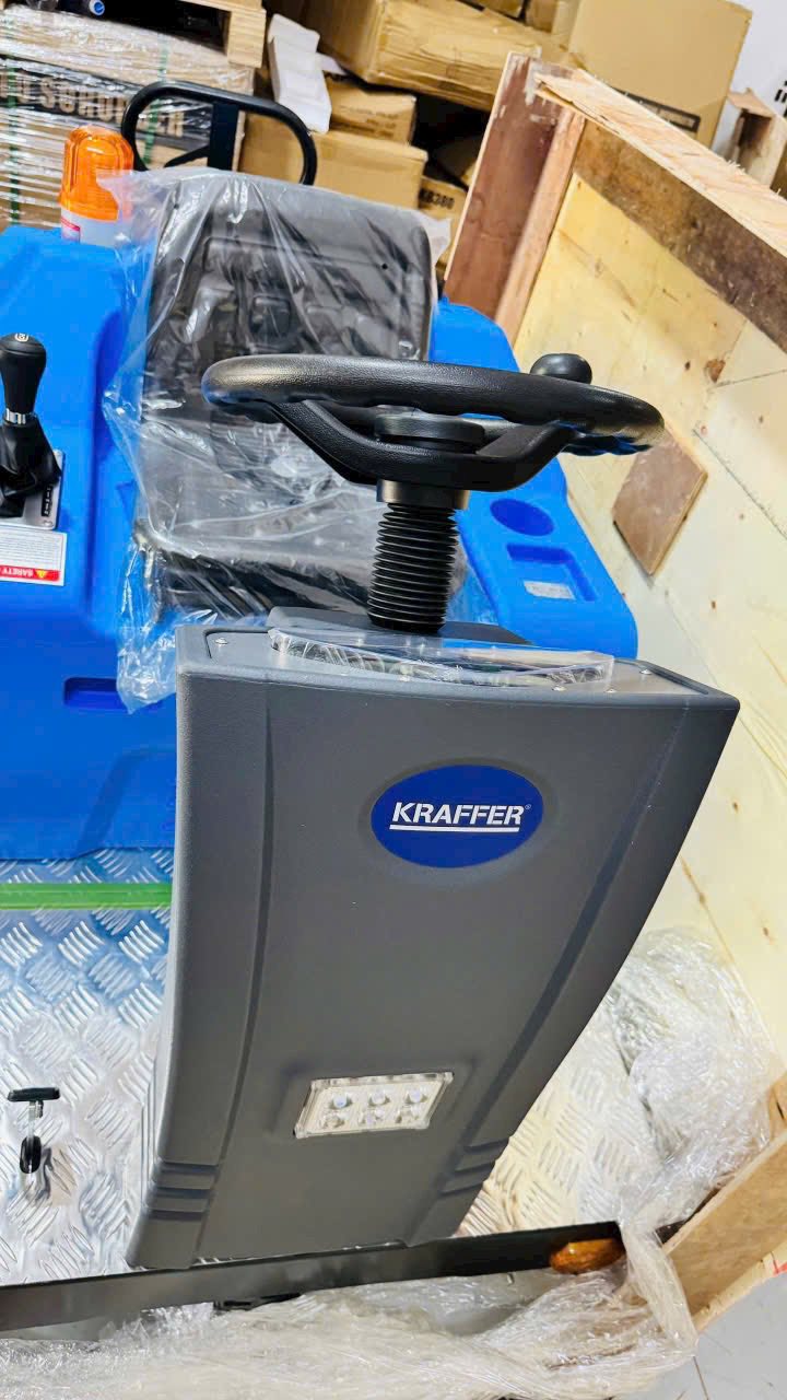 MÁY QUÉT RÁC NGỒI LÁI KRAFFER KF260 - sử dụng 2 bàn chải - Ảnh 3